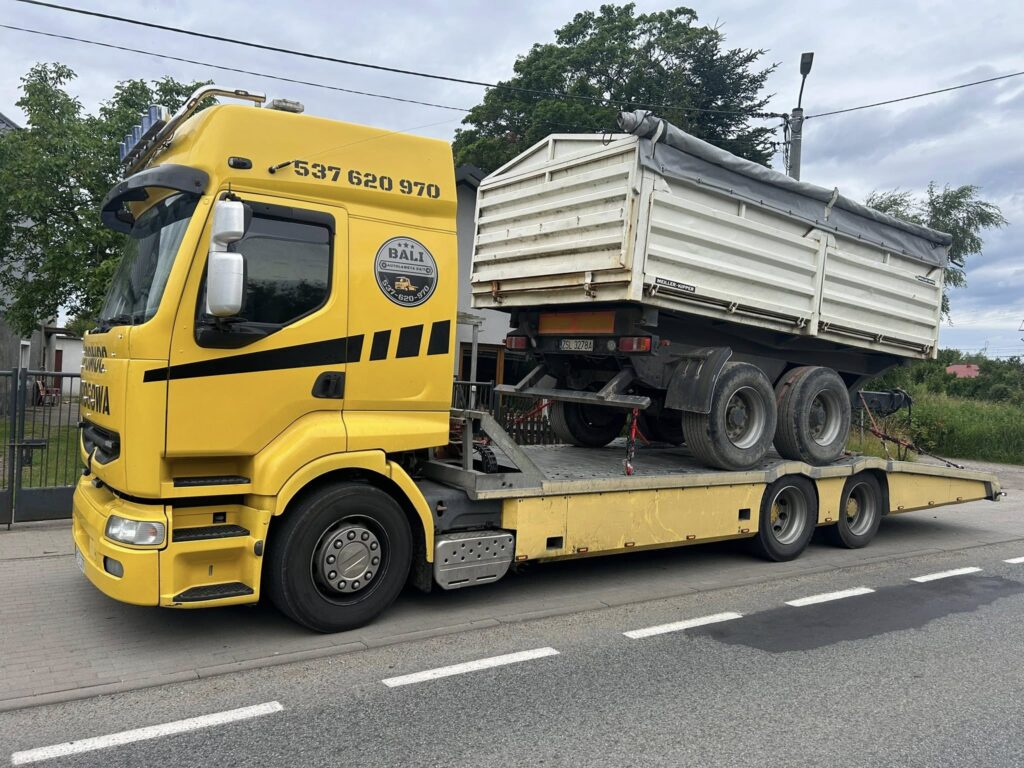 Transport wywrotki lawetą ciężarową BaLi Transport Koszalin.