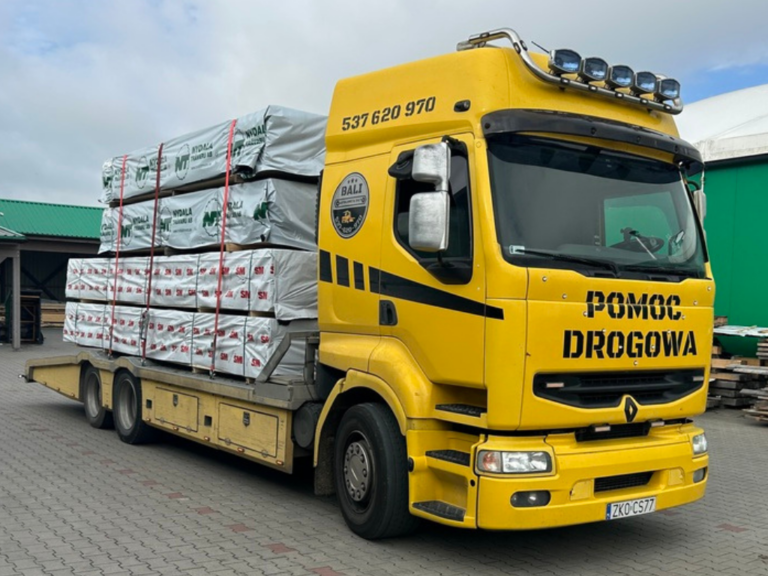 Transport materiałów budowlanych samochodem ciężarowym BaLi Transport.